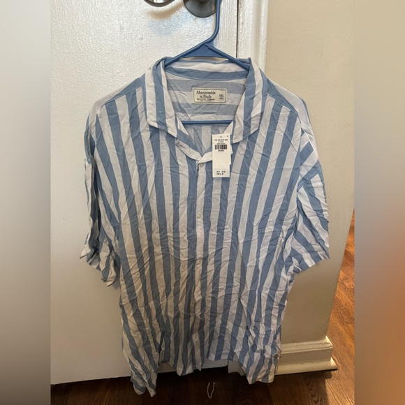 Abercrombie & Fitch Men's Blue and White Striped Shirt - Picture 1 of 3